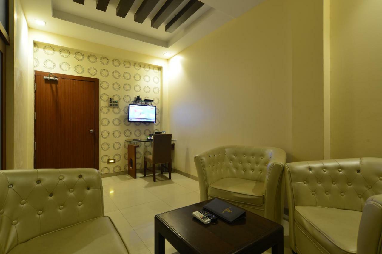 Hotel Jhankar Palace Dhule Exterior photo