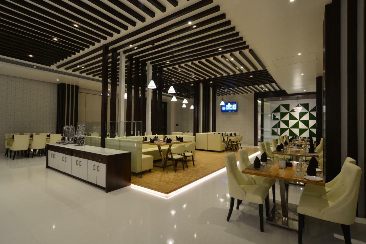 Hotel Jhankar Palace Dhule Exterior photo
